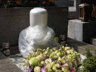 Urnenbestattung auf dem Friedhof_Naturbestattung GmbH 2 Urnenbestattung auf dem Friedhof_Naturbestattung GmbH 2