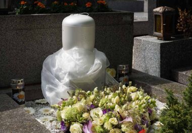 Urnenbestattung auf dem Friedhof_Naturbestattung GmbH 2 Urnenbestattung auf dem Friedhof_Naturbestattung GmbH 2