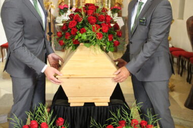 Erdbestattung Bestattung in Wien Friedhöfe Wien Eventbestattung KG Naturbestattung GmbH Zadrobilek Erdbestattung Bestattung in Wien Friedhöfe Wien Eventbestattung KG Naturbestattung GmbH Zadrobilek